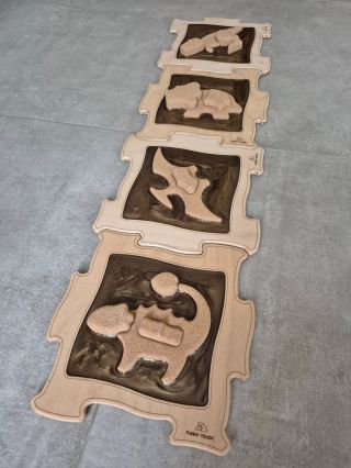 🦖 Vítejte v Jurském světě! Tahle sada čtyř senzomotorických puzzlí vznikla pro všechny malé (i velké) milovníky dinosaurů....