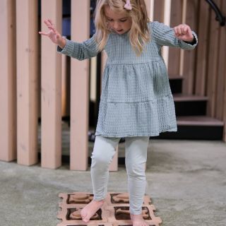 Dnešní děti mají tolik věcí, ale jen málo z nich je OPRAVDU PŘÍNOSNÝCH.👣 Chtěla jsem vytvořit něco, co nebude jen „další...